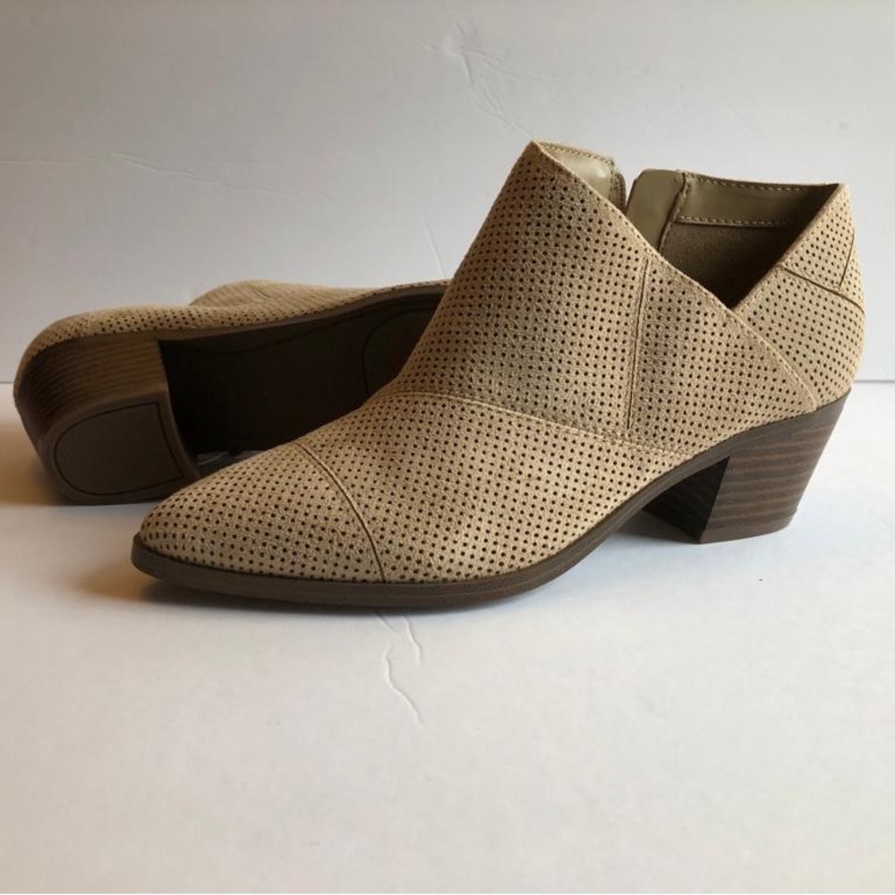 Indigo Rd. Beige Boots